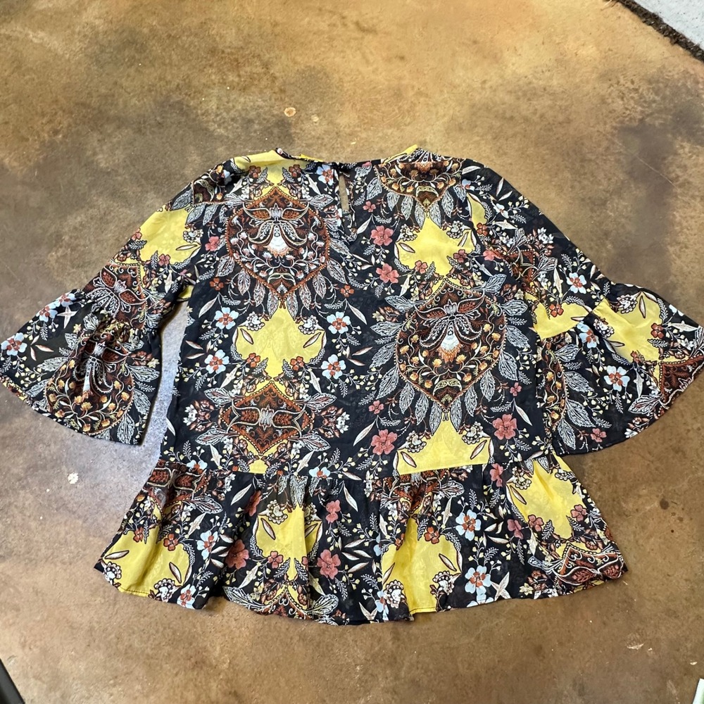 Wrangler Womens M Floral Print Bell Sleeve Ruffle Hem Top Blouse‎ Boho